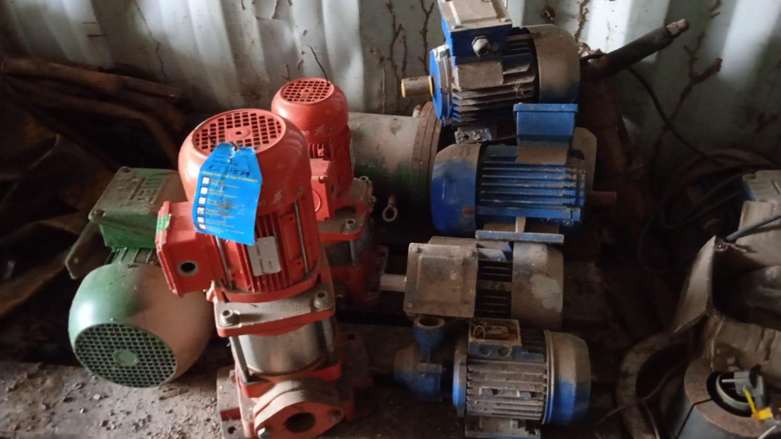 Máquina para fazer rosca + Diversos + Bomba de água + Motores + Diversos + Diversos + Bombas de água + Diversos + Diversos + Compressor de ar + Compressor de ar + Compactadora Turner Morris + Compressor de ar + Compressor Oceanos + Contentor de 40P · — image 34