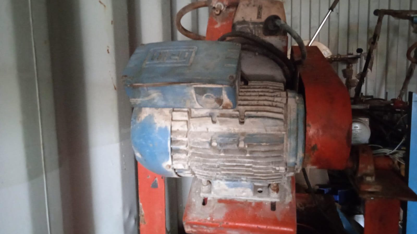 Máquina para fazer rosca + Diversos + Bomba de água + Motores + Diversos + Diversos + Bombas de água + Diversos + Diversos + Compressor de ar + Compressor de ar + Compactadora Turner Morris + Compressor de ar + Compressor Oceanos + Contentor de 40P · — image 35