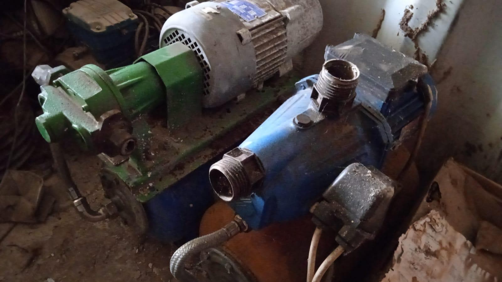 Máquina para fazer rosca + Diversos + Bomba de água + Motores + Diversos + Diversos + Bombas de água + Diversos + Diversos + Compressor de ar + Compressor de ar + Compactadora Turner Morris + Compressor de ar + Compressor Oceanos + Contentor de 40P · — image 7
