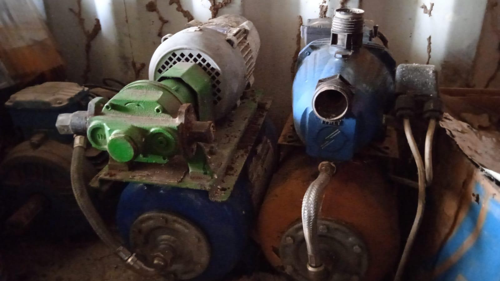 Máquina para fazer rosca + Diversos + Bomba de água + Motores + Diversos + Diversos + Bombas de água + Diversos + Diversos + Compressor de ar + Compressor de ar + Compactadora Turner Morris + Compressor de ar + Compressor Oceanos + Contentor de 40P · — image 22