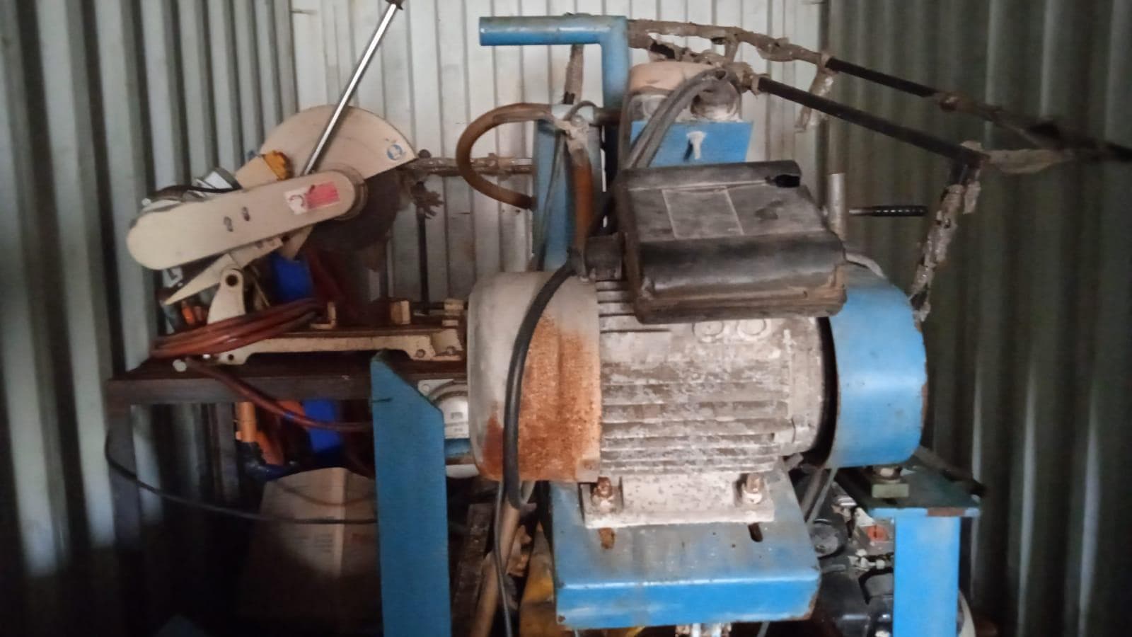 Máquina para fazer rosca + Diversos + Bomba de água + Motores + Diversos + Diversos + Bombas de água + Diversos + Diversos + Compressor de ar + Compressor de ar + Compactadora Turner Morris + Compressor de ar + Compressor Oceanos + Contentor de 40P · — image 23