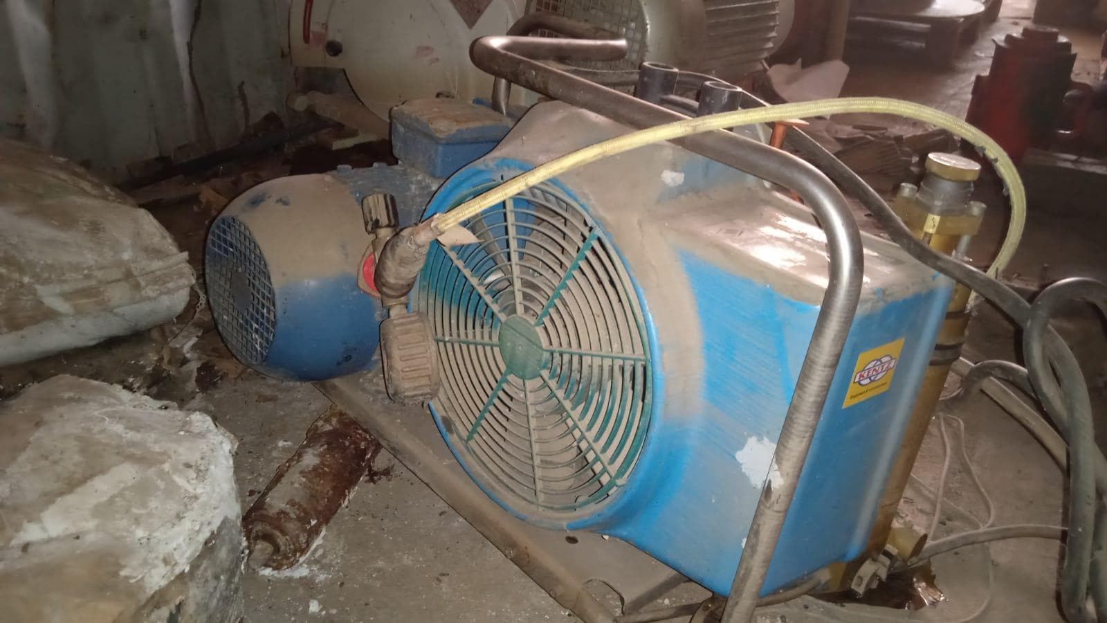 Máquina para fazer rosca + Diversos + Bomba de água + Motores + Diversos + Diversos + Bombas de água + Diversos + Diversos + Compressor de ar + Compressor de ar + Compactadora Turner Morris + Compressor de ar + Compressor Oceanos + Contentor de 40P · — image 50