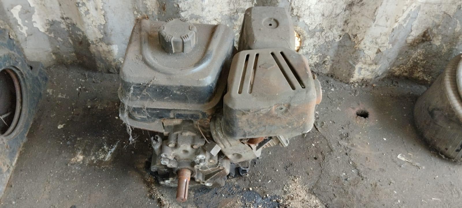Máquinas teste da carga   + Radiadores + Motor + Caixa de velocidade + Veios de transmissão, + Diversos + Contentor de 40P · — imagem 9