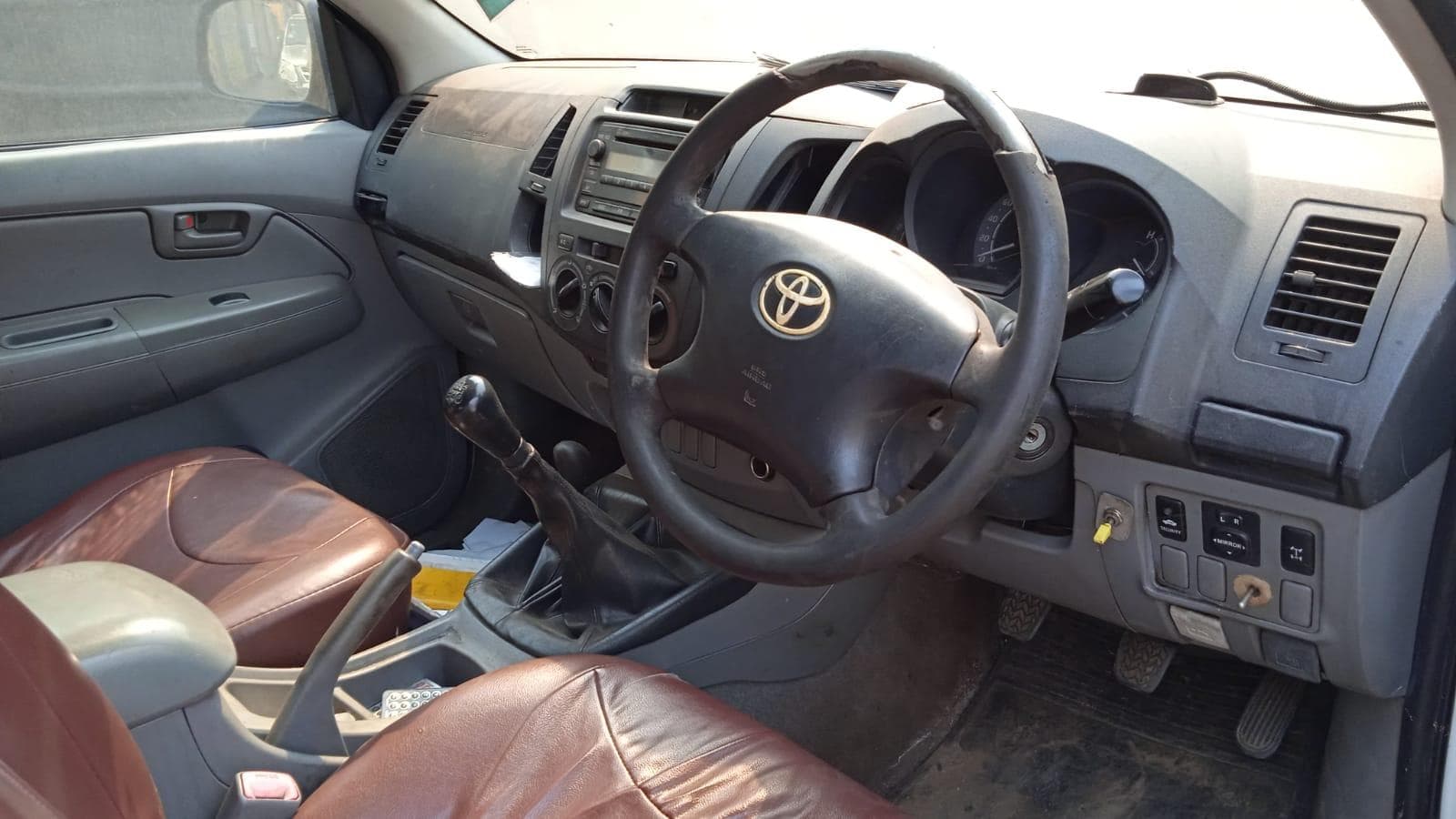 TOYOTA HILUX · — imagem 3