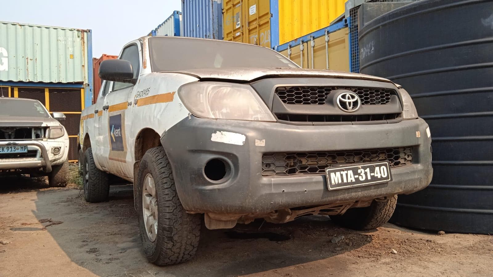 TOYOTA HILUX ·