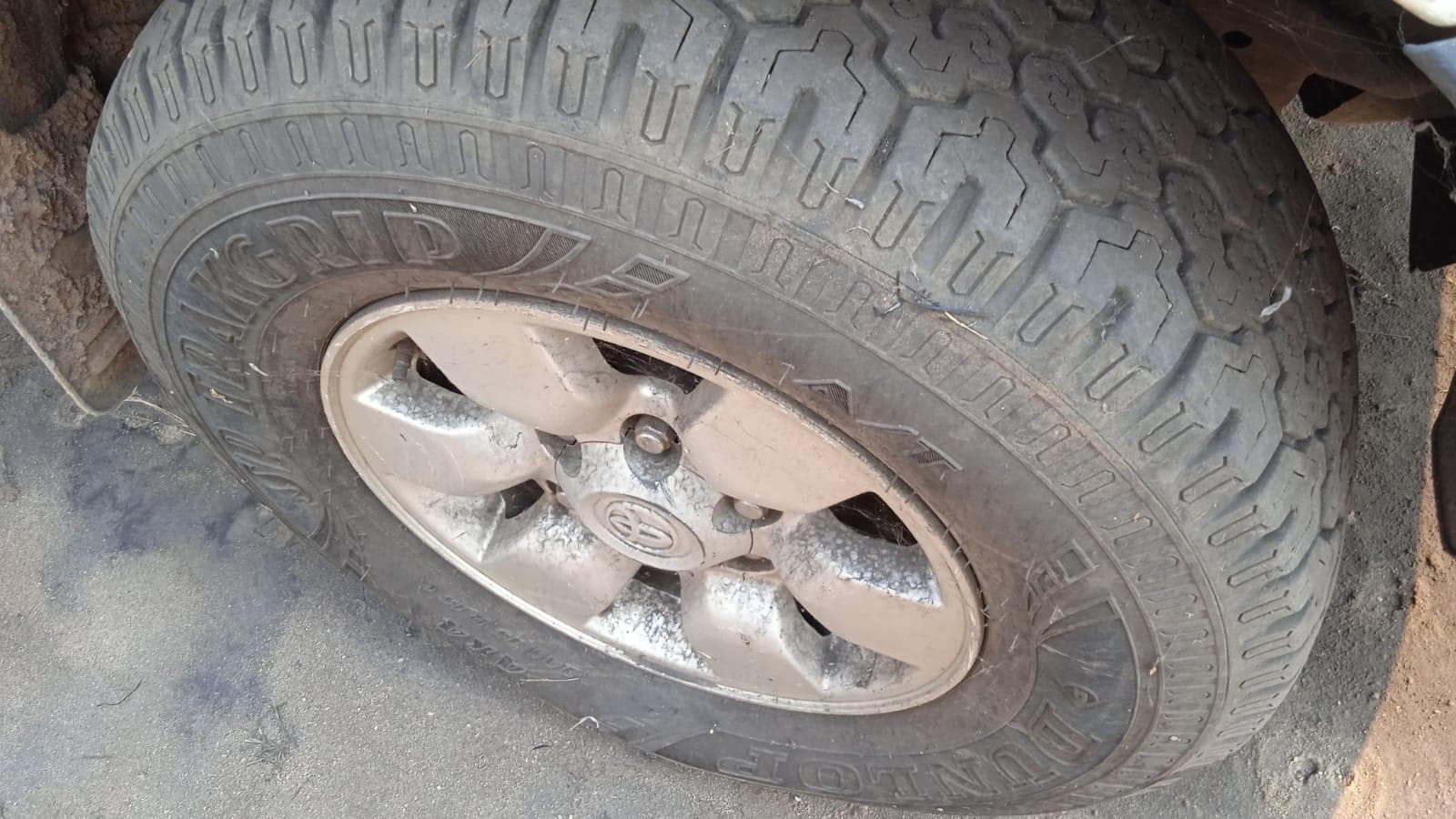 TOYOTA HILUX · — imagem 5