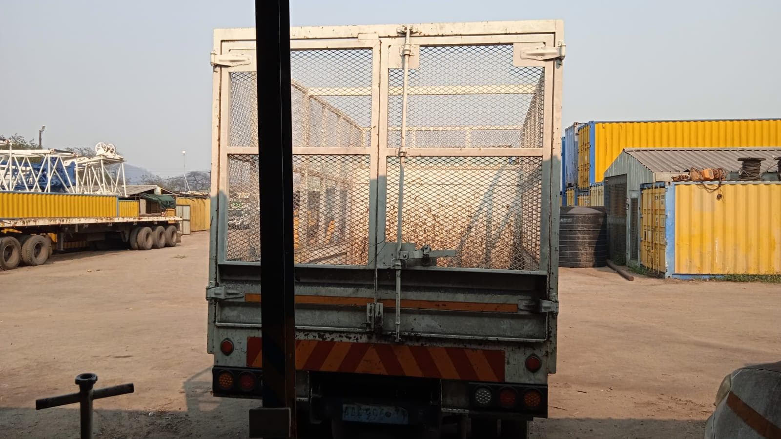 Isuzu NPR300 · — imagen 4