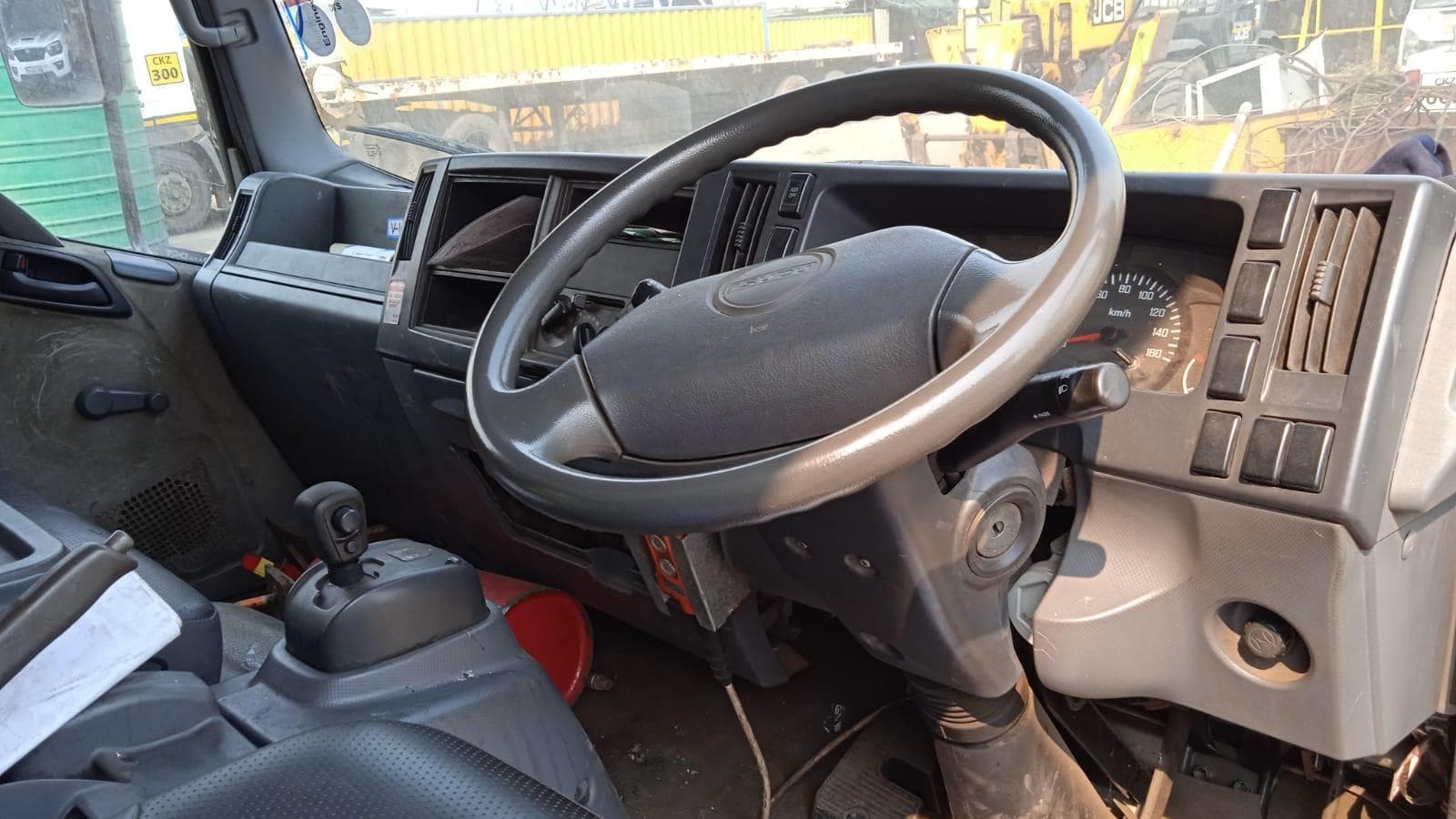 Isuzu NPR300 · — imagen 5