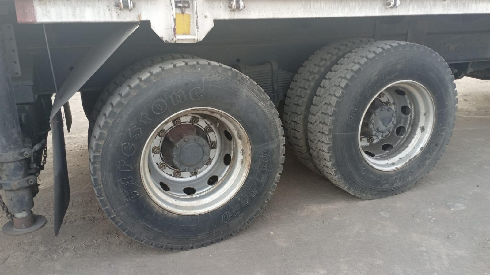 Isuzu F-Senes · — image 8
