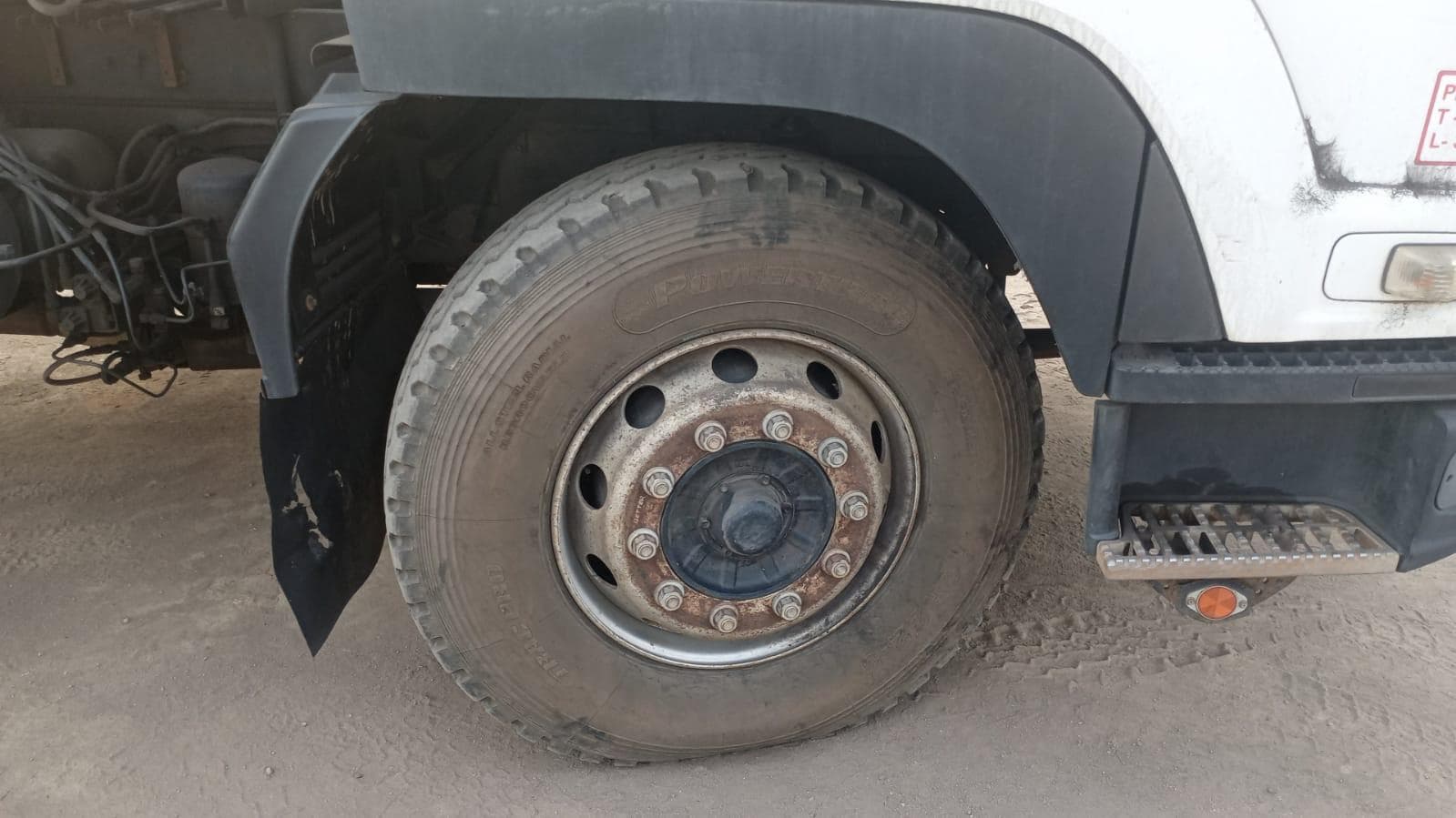 Isuzu F-Senes · — image 17