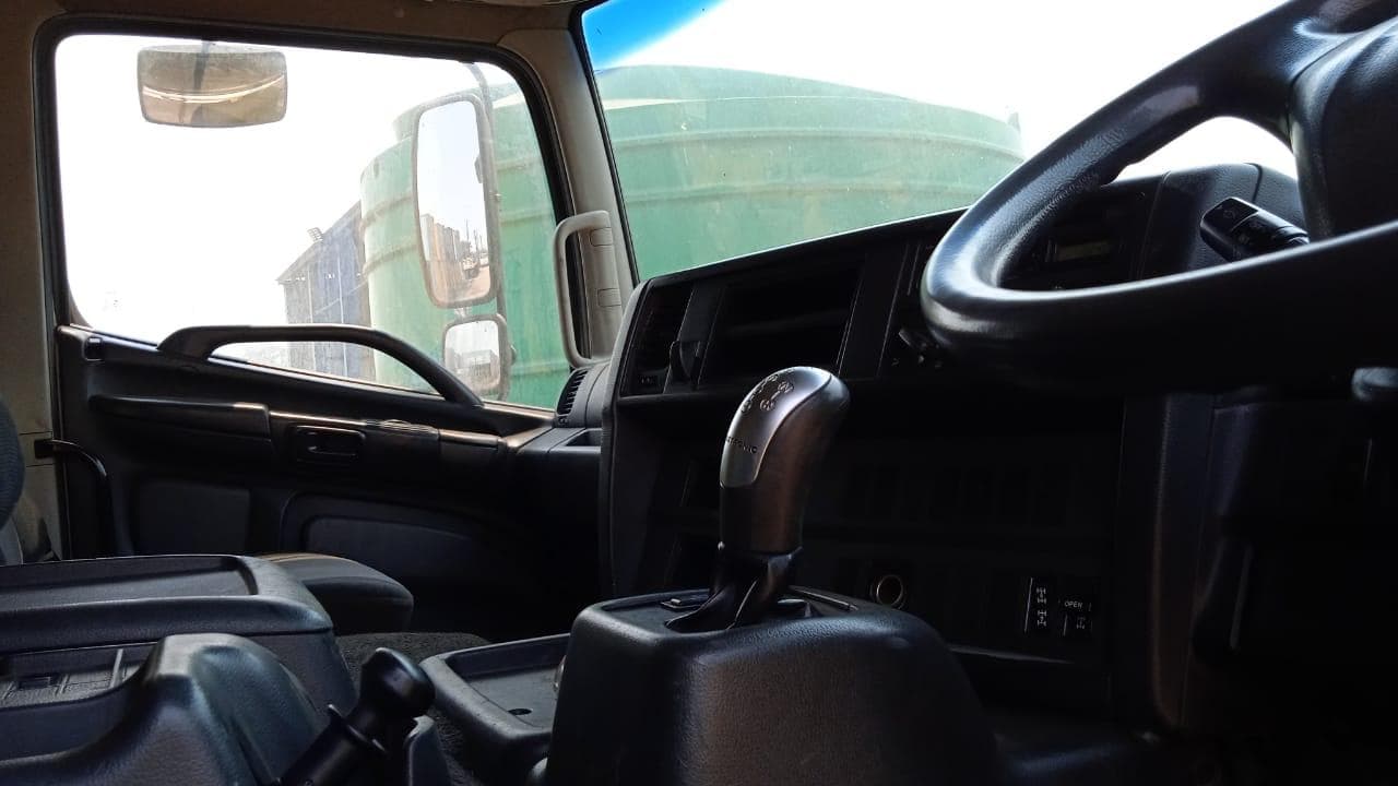 TOYOTA HINO 700 · — imagem 3