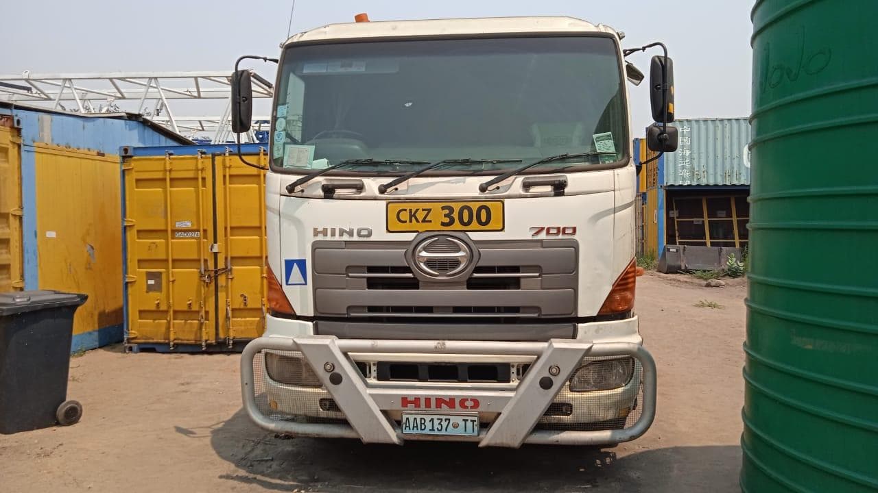 TOYOTA HINO 700 · — imagem 9
