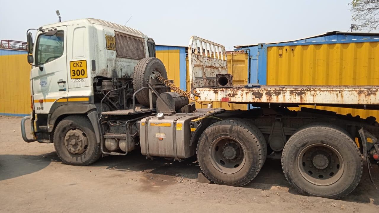 TOYOTA HINO 700 · — imagem 12