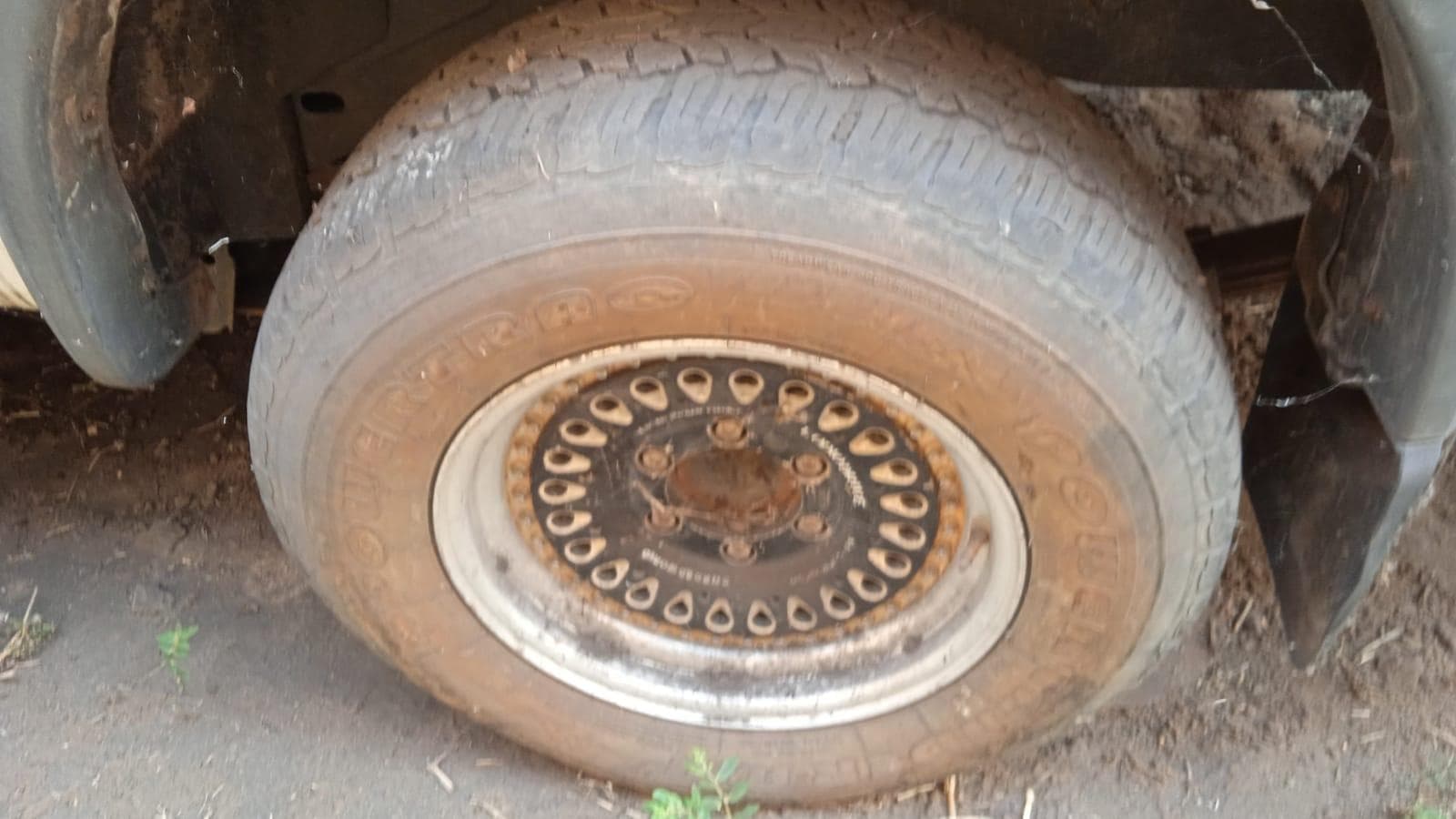 ISUZU KB300LE · — imagem 2