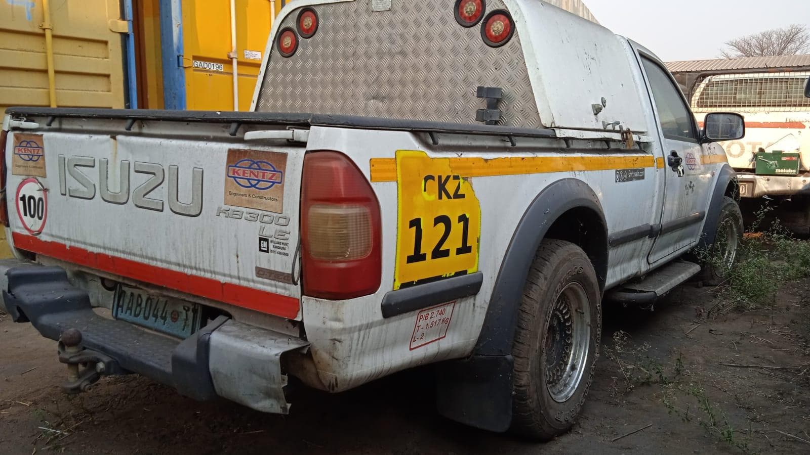 ISUZU KB300LE · — imagem 4
