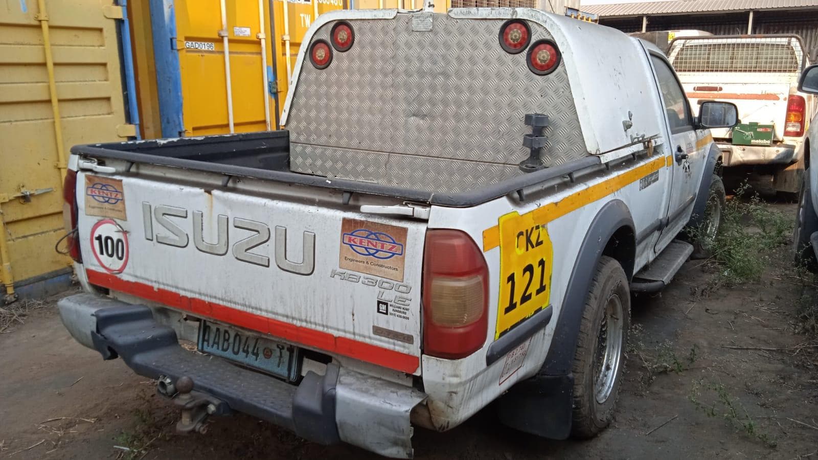 ISUZU KB300LE · — imagem 3