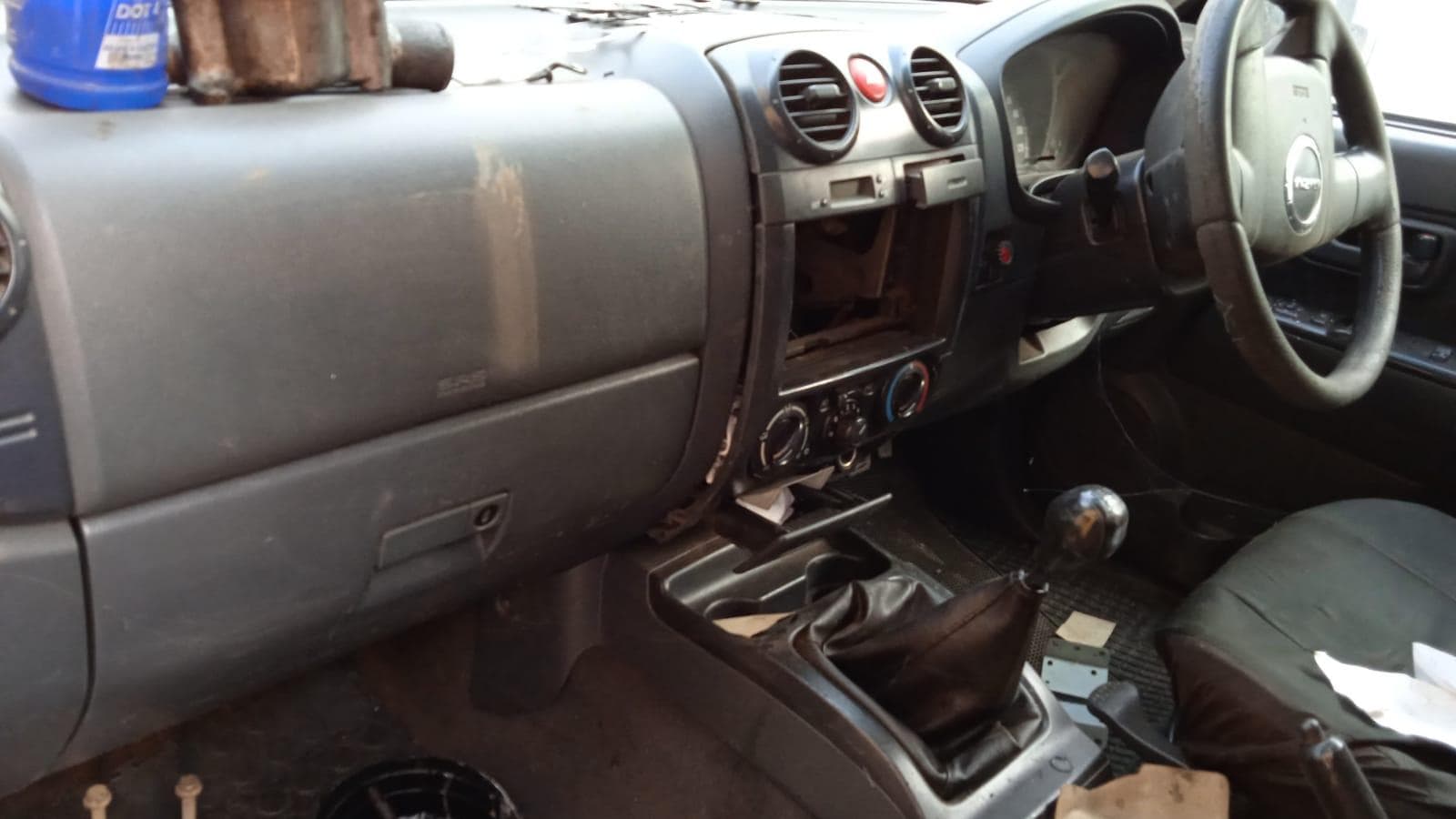 ISUZU KB300LE · — imagem 6