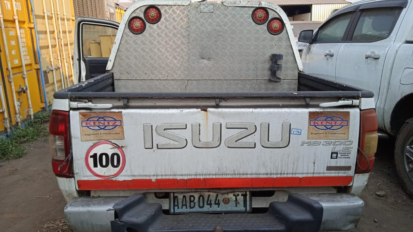 ISUZU KB300LE · — imagem 9