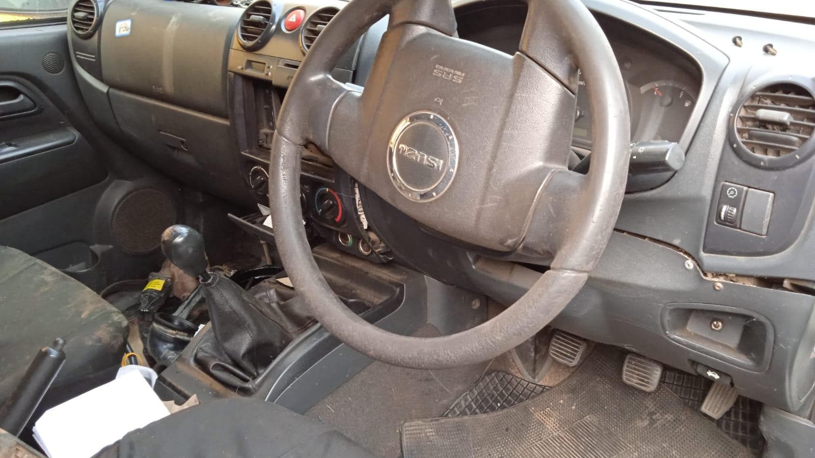 ISUZU KB300LE · — imagem 12