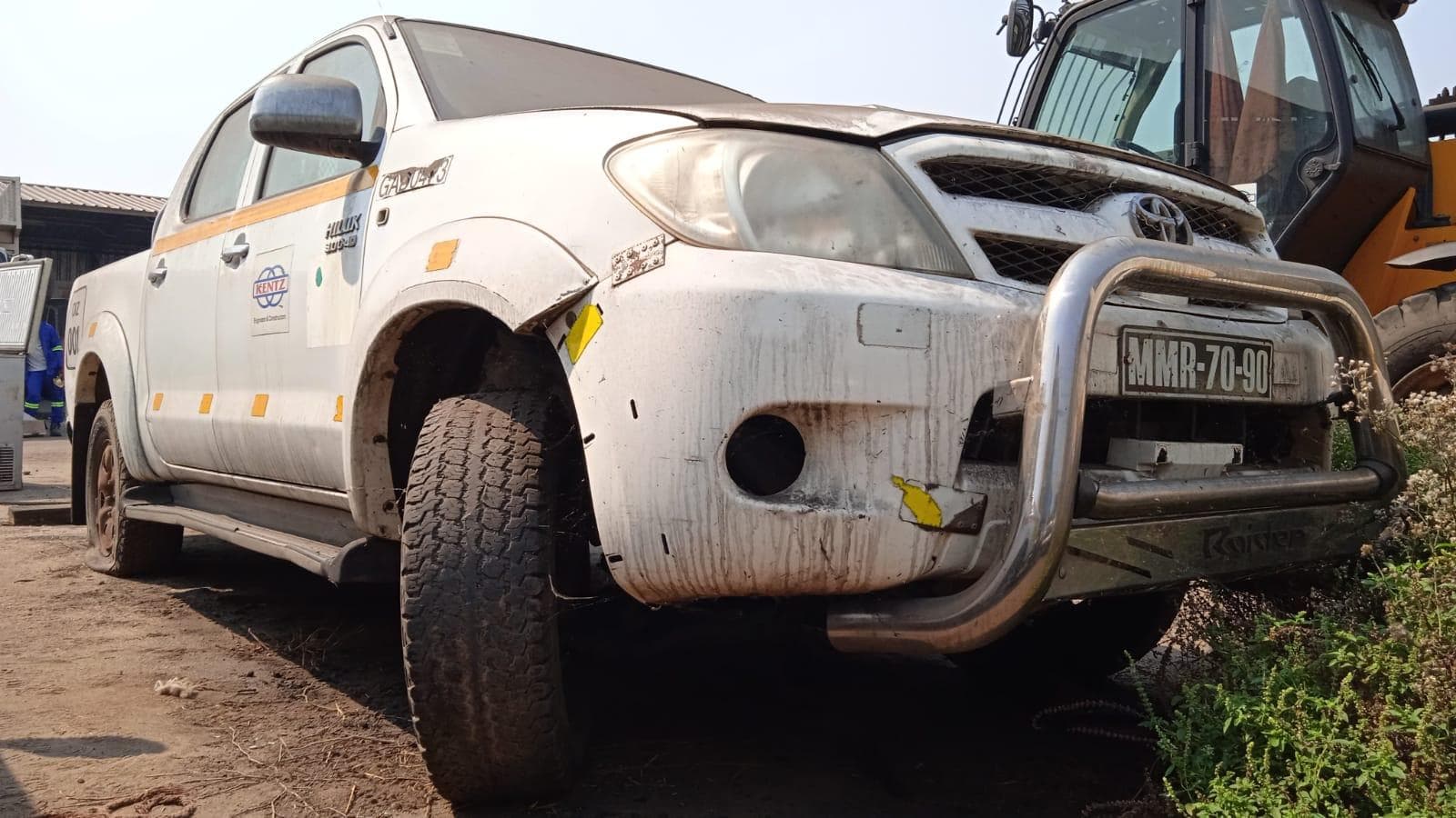 TOYOTA HILUX ·