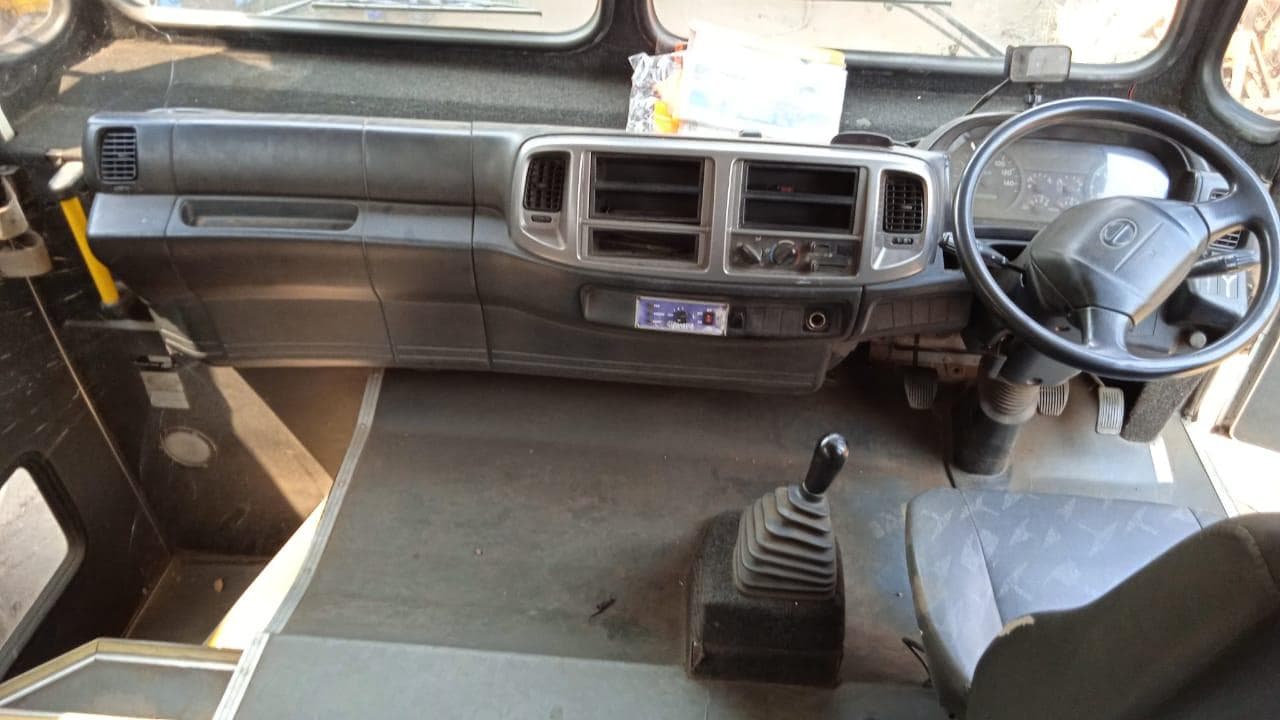 Toyota Hino 500 · — image 6