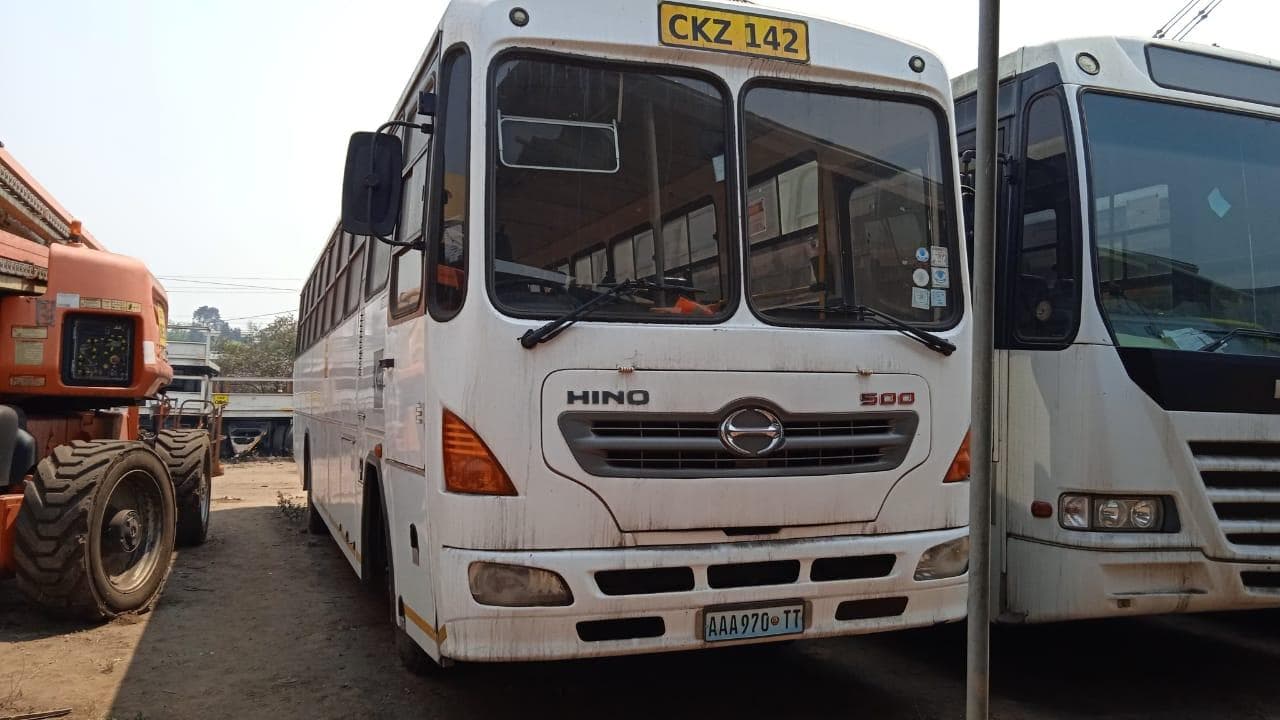 Toyota Hino 500 ·