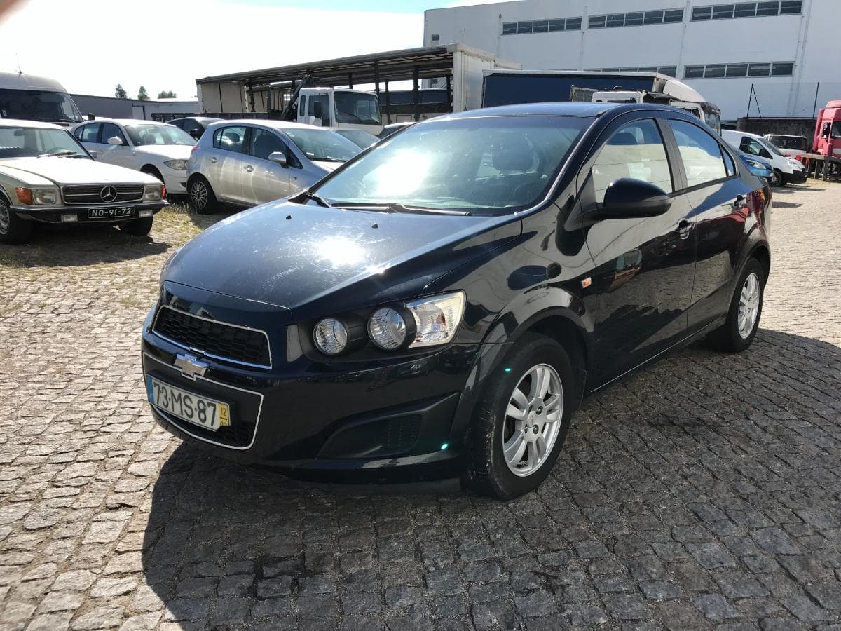 Chevrolet Aveo Sedan 1.2 · Ano 2012 — imagen 2