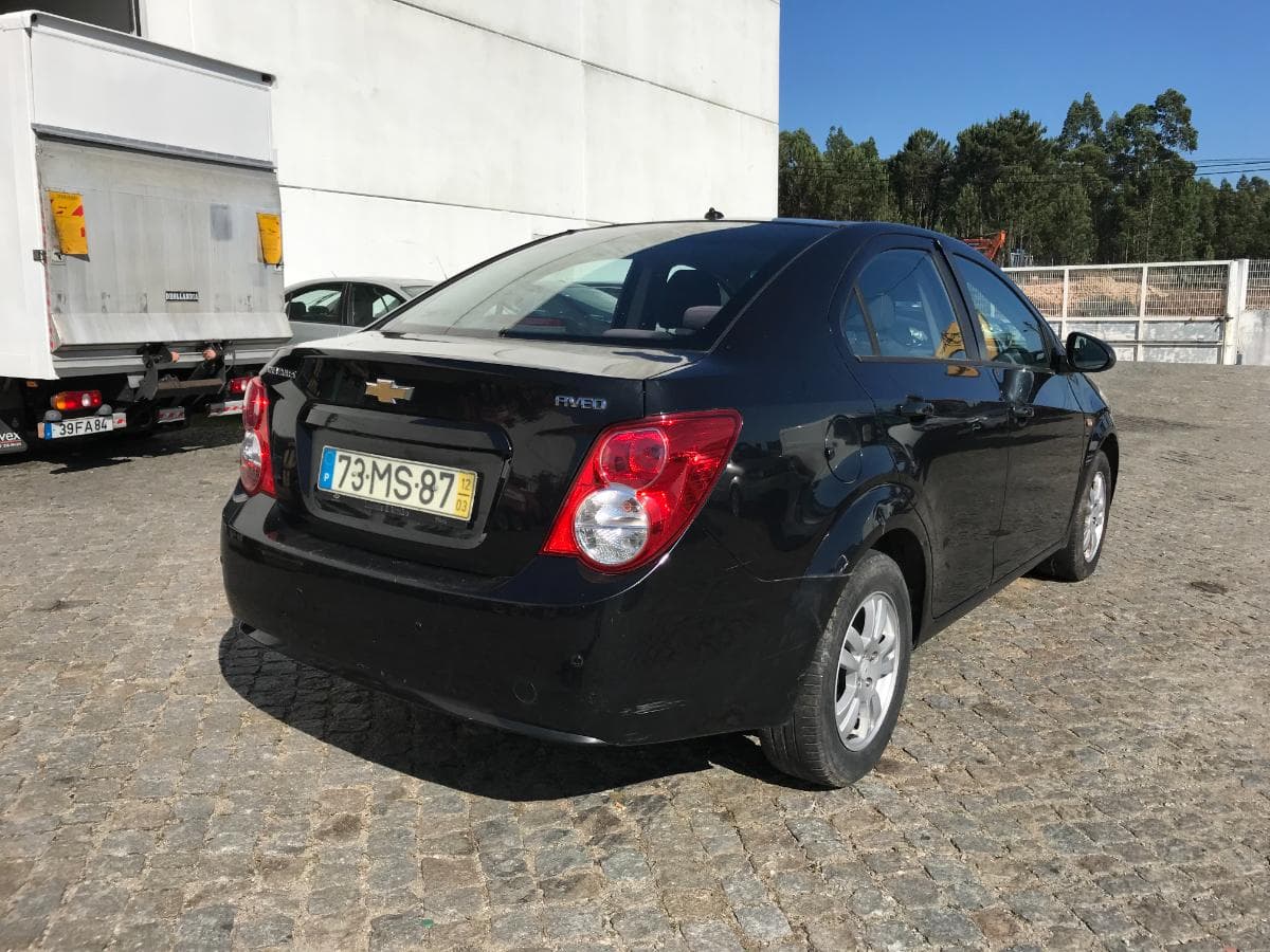 Chevrolet Aveo Sedan 1.2 · Ano 2012 — imagen 9