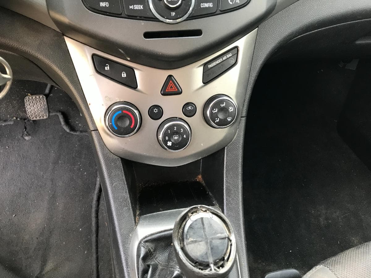 Chevrolet Aveo Sedan 1.2 · Ano 2012 — imagen 25