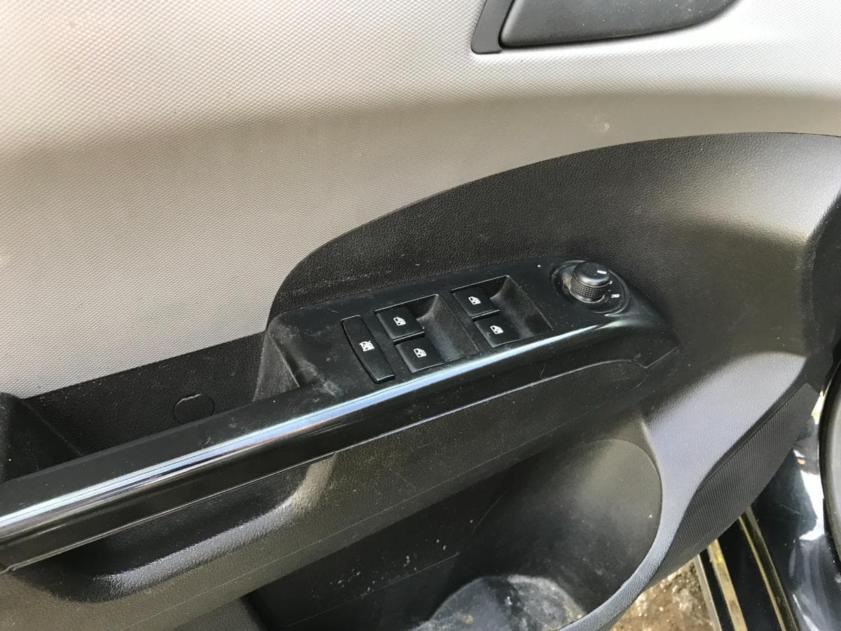 Chevrolet Aveo Sedan 1.2 · Ano 2012 — imagen 30