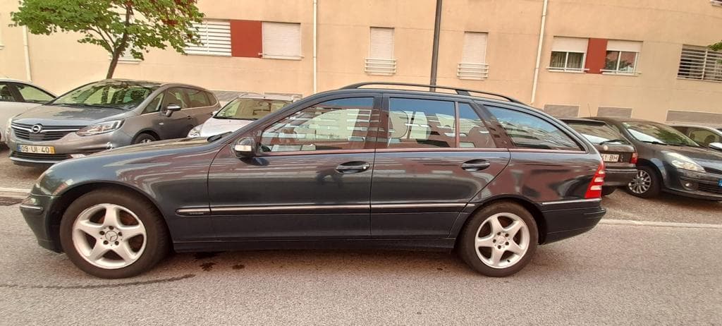 Mercedes-Benz C220 CDI · Year 2003 — image 3