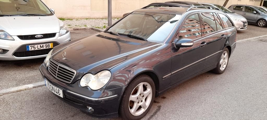 Mercedes-Benz C220 CDI · Year 2003 — image 2