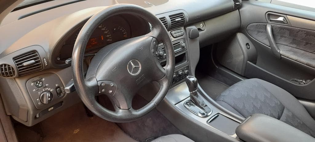 Mercedes-Benz C220 CDI · Year 2003 — image 13
