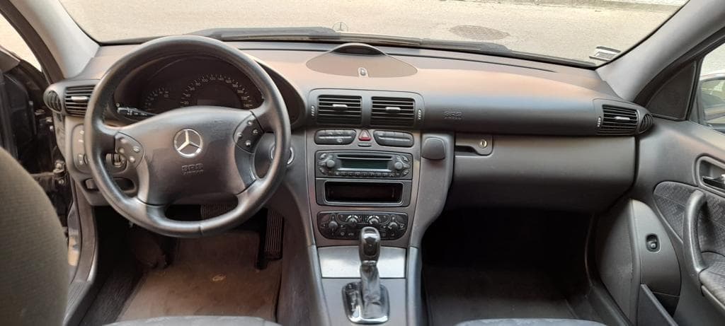 Mercedes-Benz C220 CDI · Year 2003 — image 16