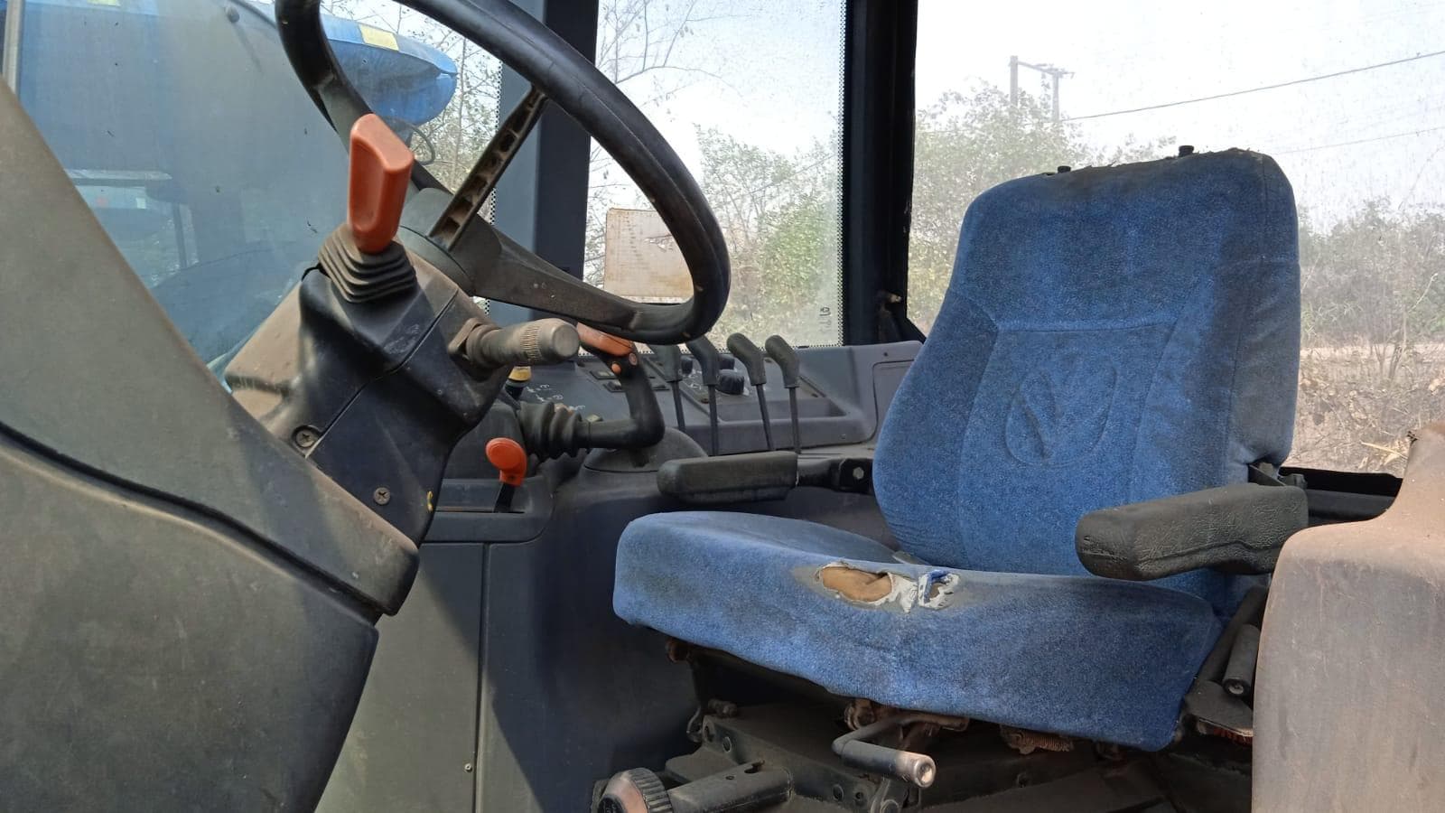 NEW HOLLAND TM7030 · — imagem 3