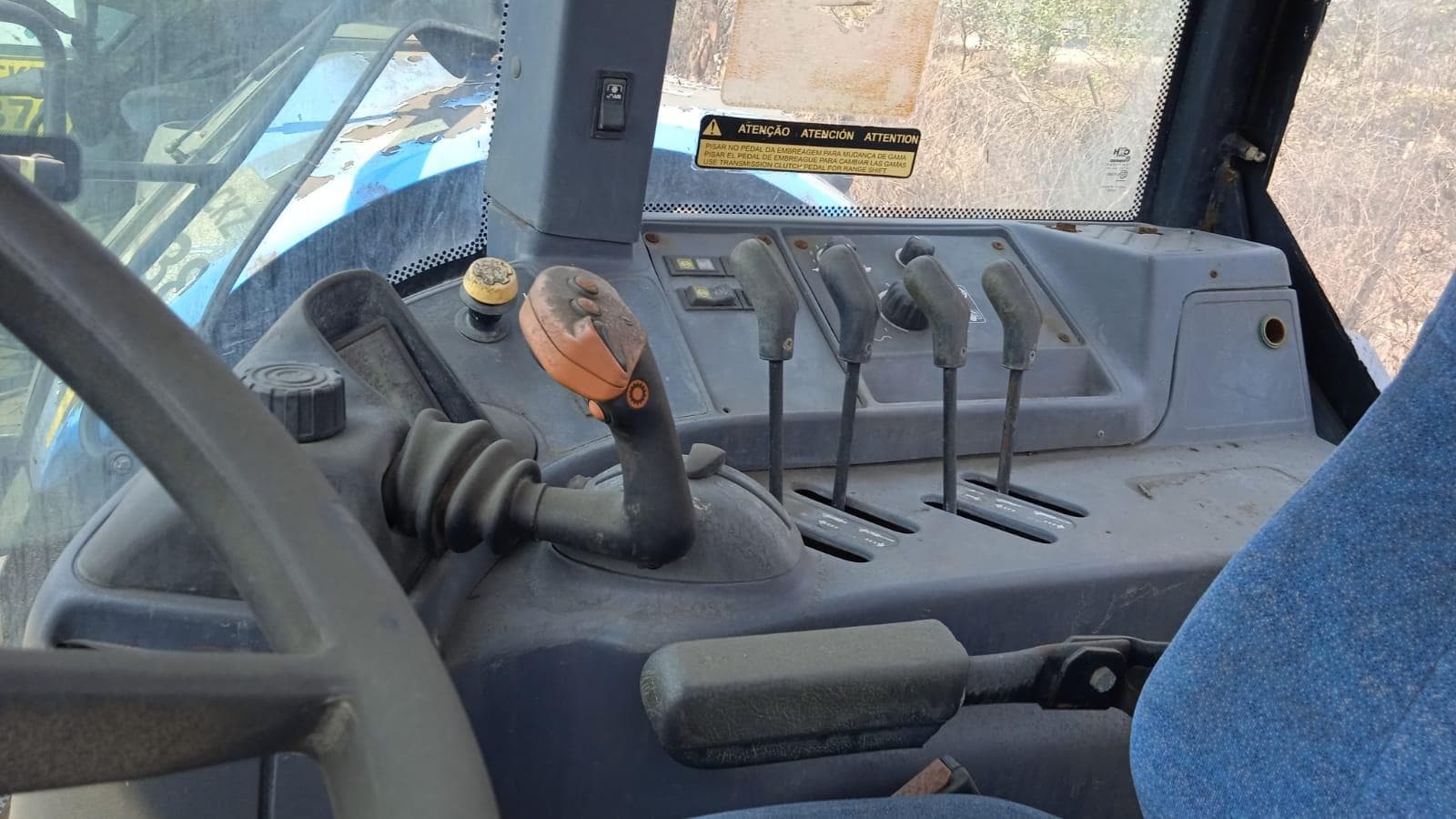 NEW HOLLAND TM7030 · — imagem 6