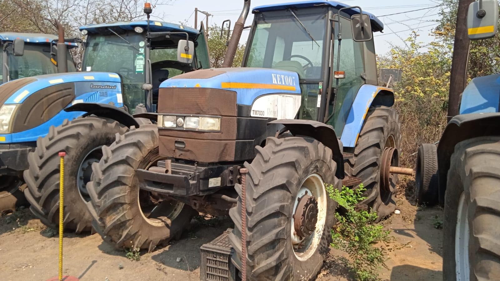 NEW HOLLAND TM7030 · — imagem 2