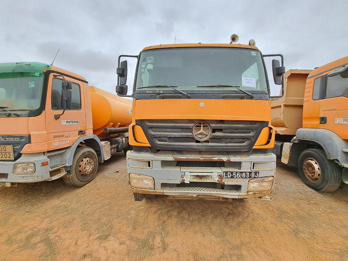 Camião basculante MERCEDES BENZ — imagen 2
