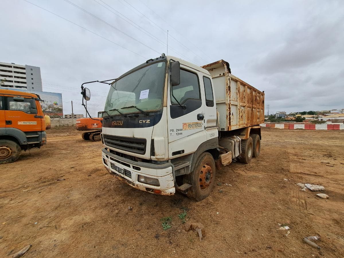 Camião basculante ISUZU · Belas