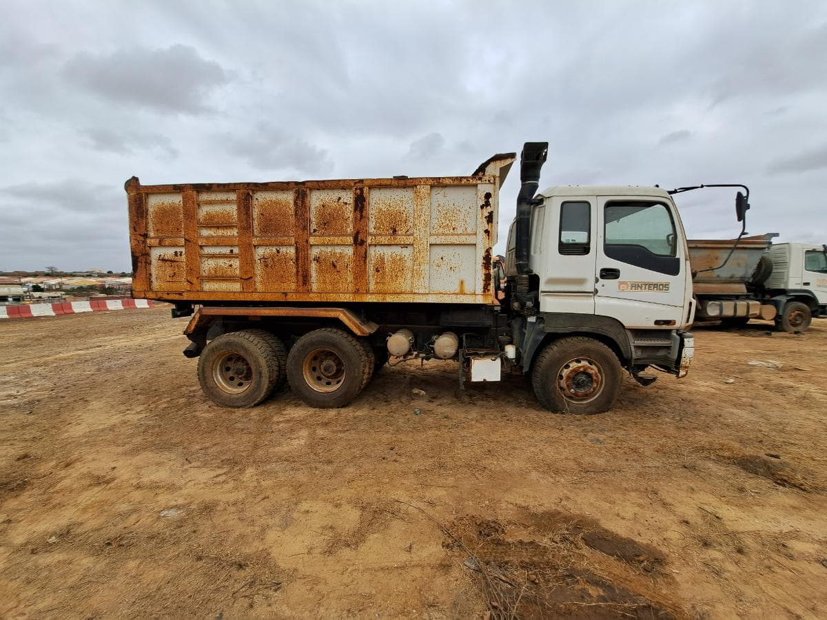Camião basculante ISUZU · Belas — imagem 14