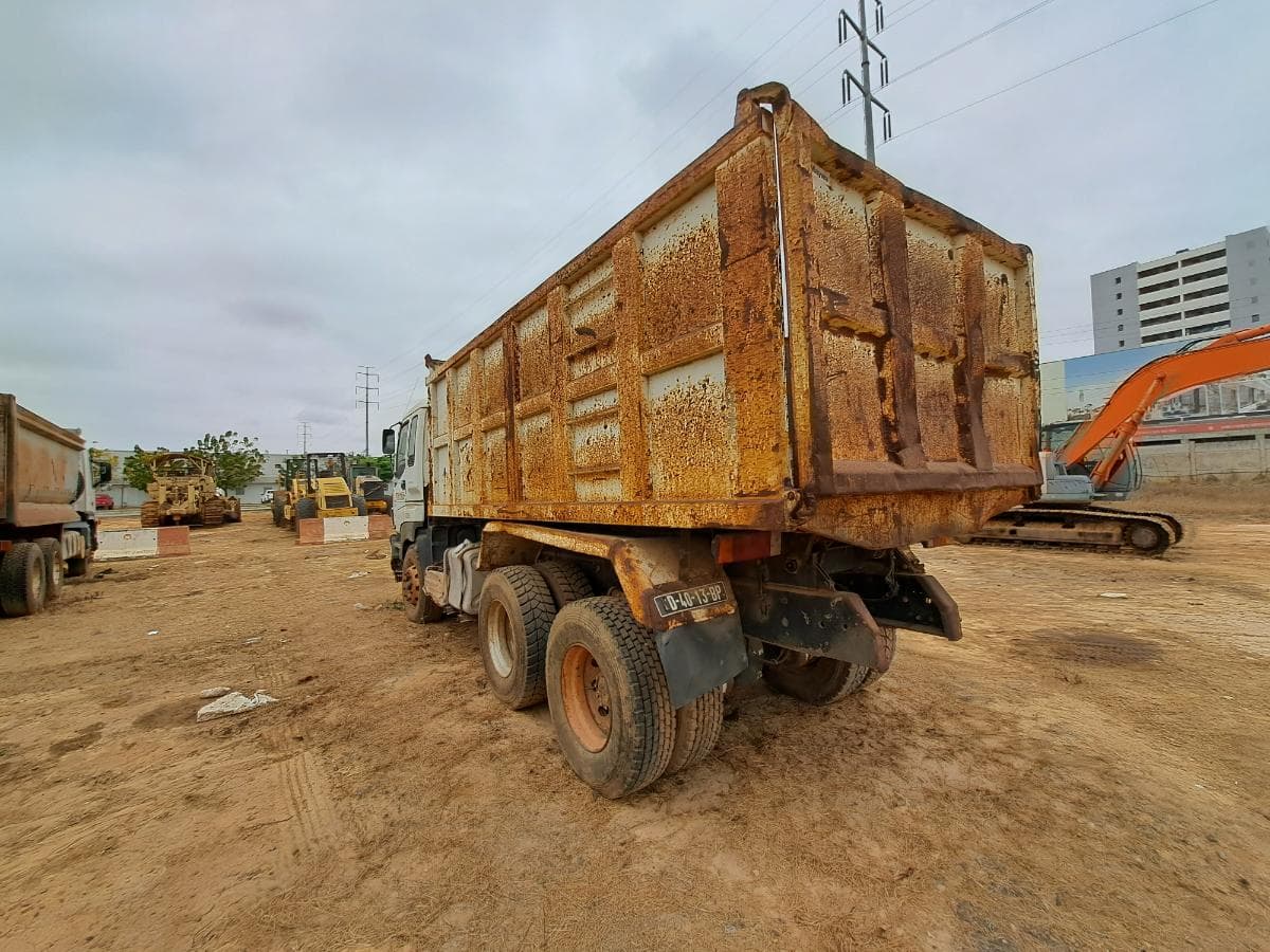 Camião basculante ISUZU · Belas — imagem 11