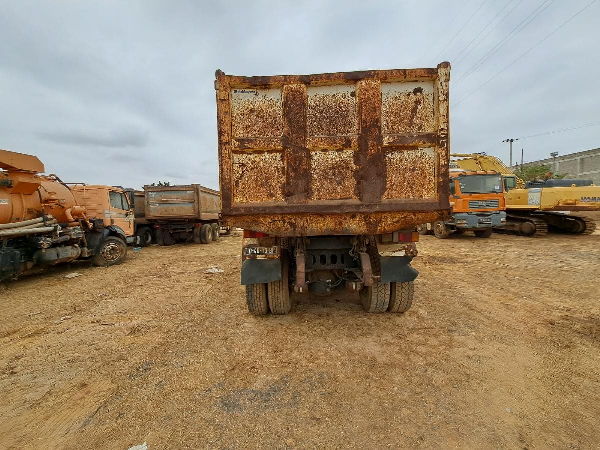 Camião basculante ISUZU · Belas — imagem 13