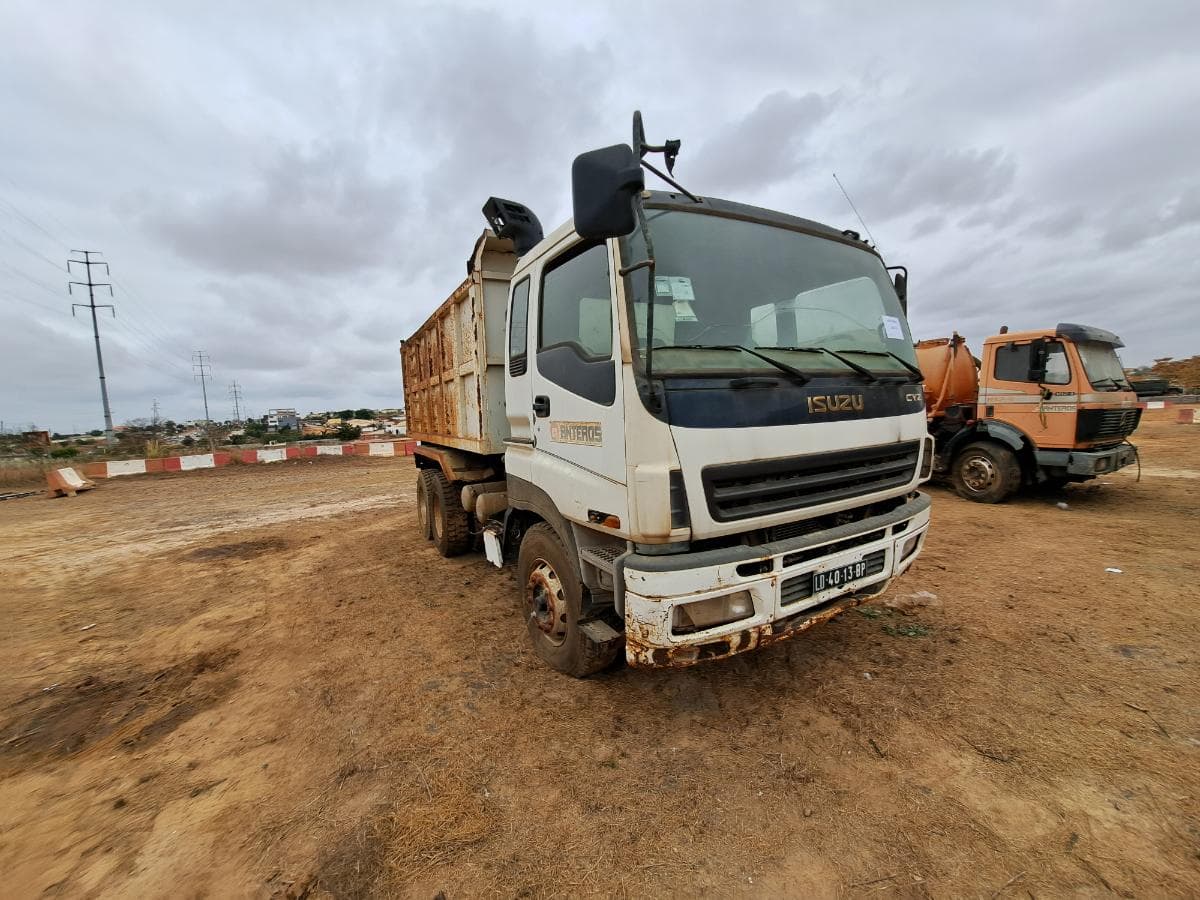 Camião basculante ISUZU · Belas — imagem 2