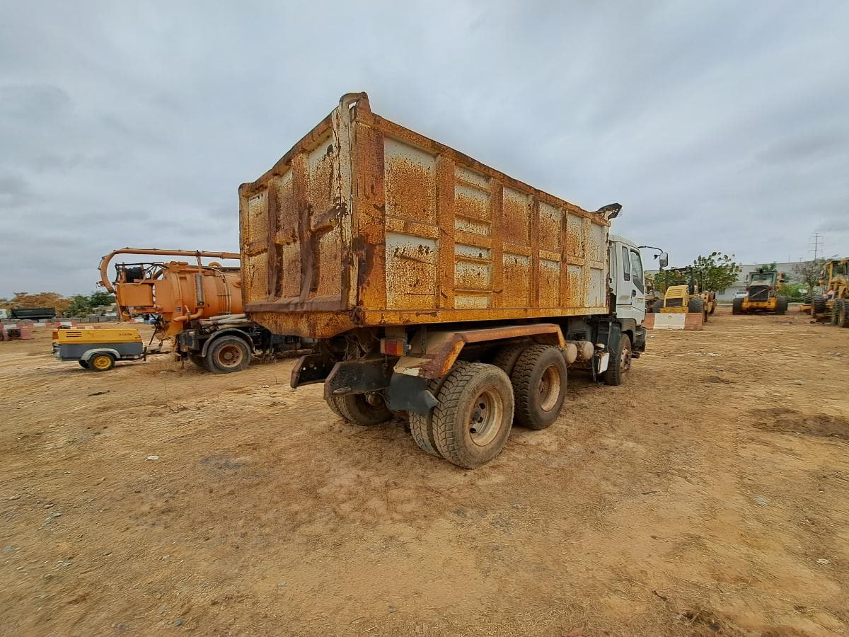 Camião basculante ISUZU · Belas — imagem 15