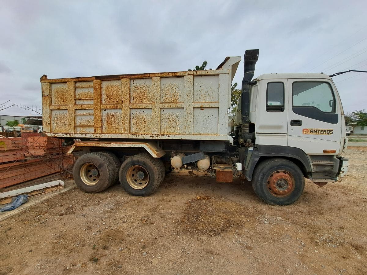 Camião basculante ISUZU — imagen 12