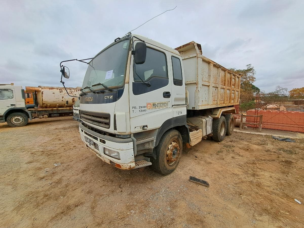 Camião basculante ISUZU