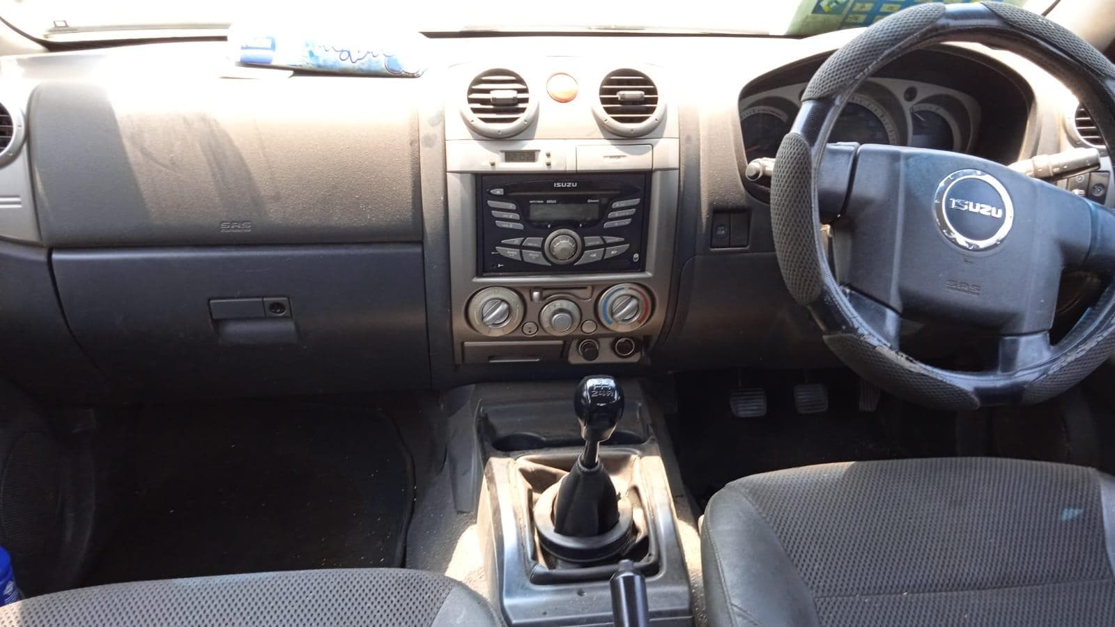 Isuzu KB300 · — imagen 3