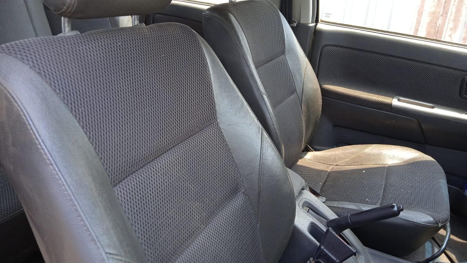 Isuzu KB300 · — imagen 4