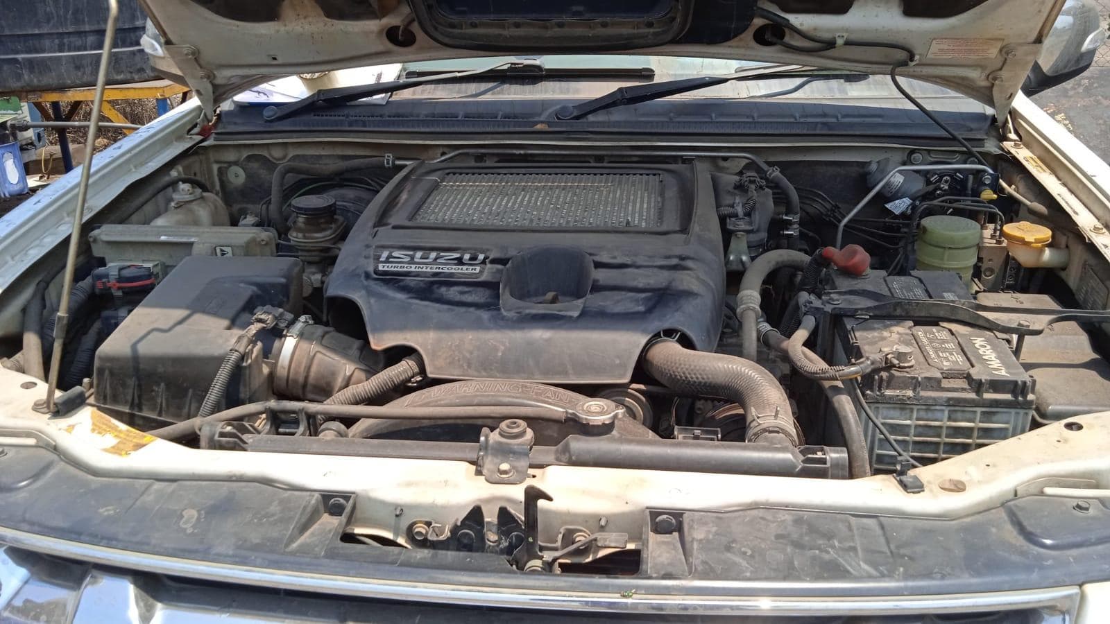 Isuzu KB300 · — imagen 5