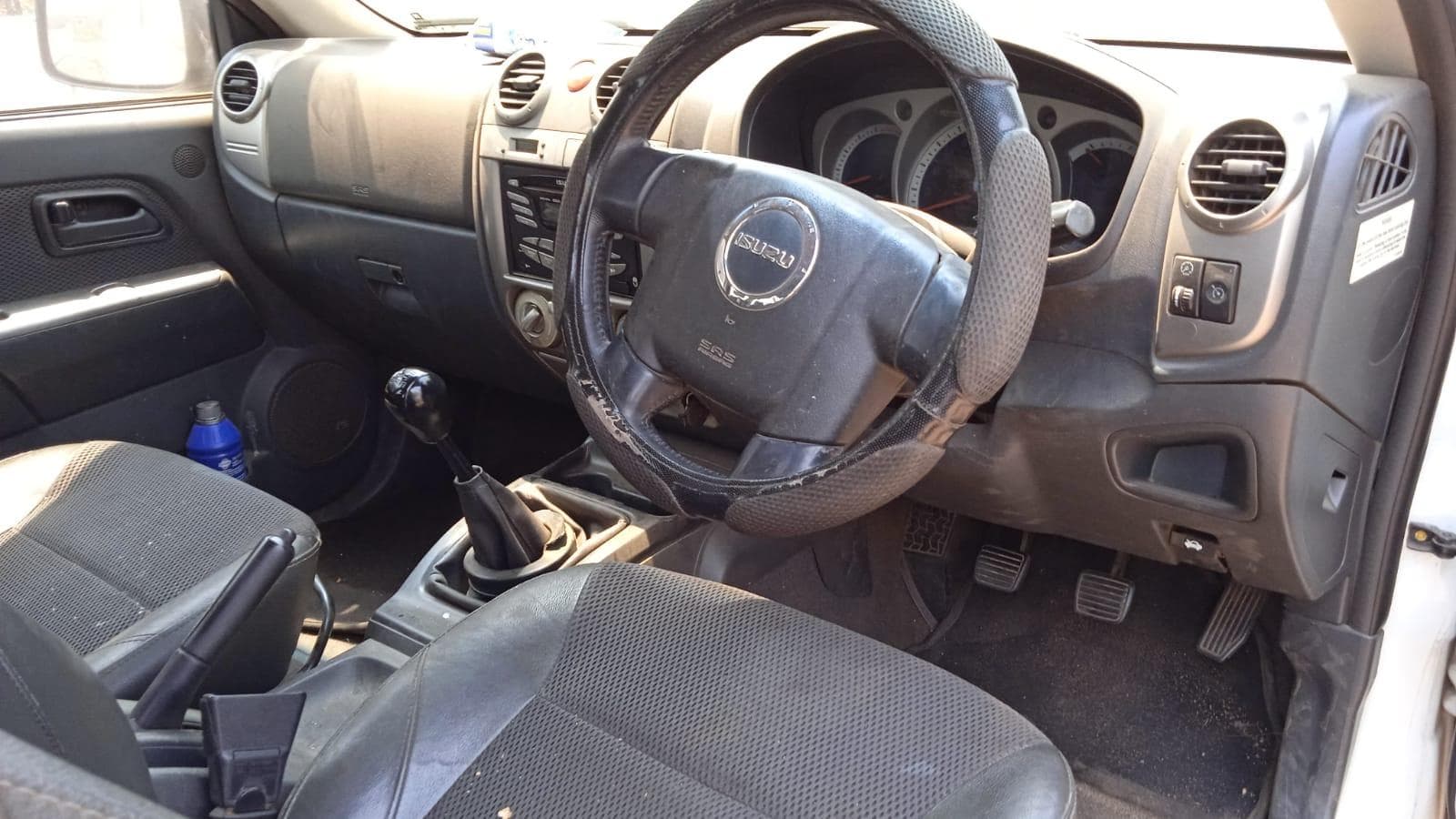 Isuzu KB300 · — imagen 6